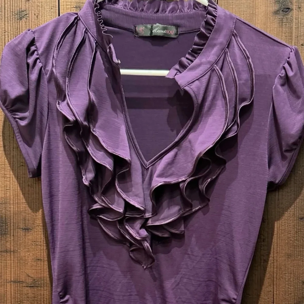 Heart soul Purple Ruffled Women's Top MEDIUM blouse - Picture 5 of 6